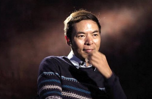 敢言老总_鸿星尔克老总图片(2)